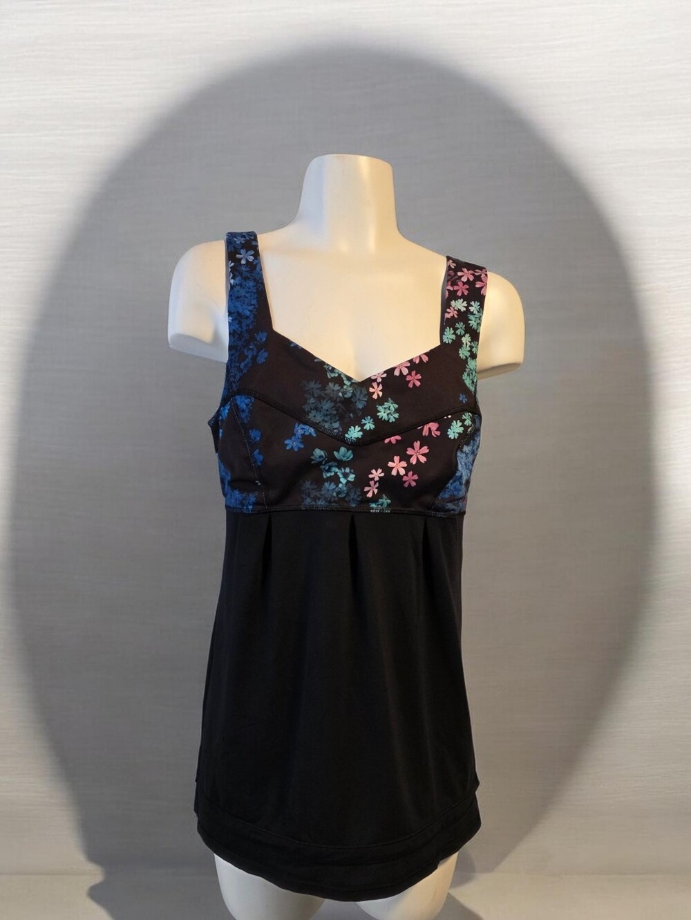 Lululemon Tame Me Tank Black Petal Pop Multi - Size 6